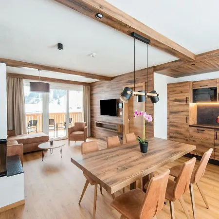 Golden Lodges With Parking Appartement