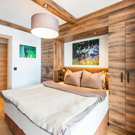 Golden Lodges With Parking Appartement