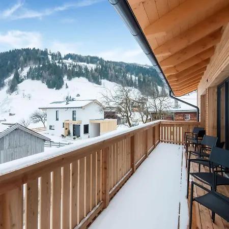 Golden Lodges With Parking