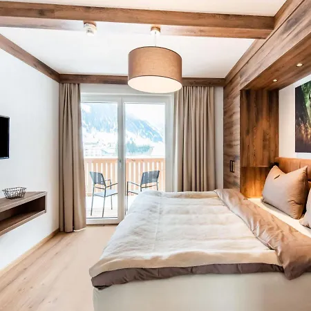 Golden Lodges With Parking Appartement